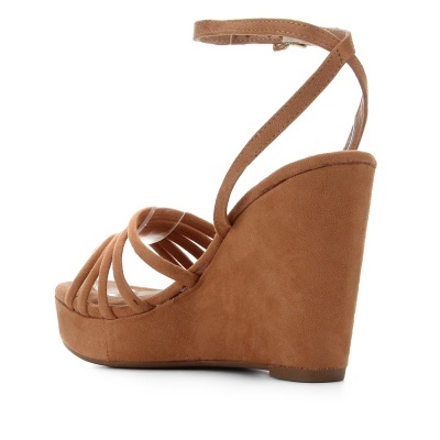 Sandália plataforma cunha castanha com tiras finas e fecho de fivela