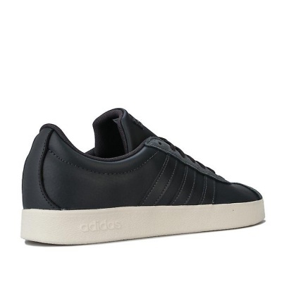 Tênis Adidas preto com sola branca vista lateral