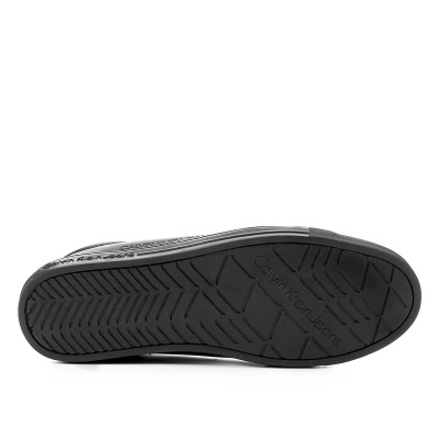 Sola preta de sapato com padrão antiderrapante e texto Calvin Klein Jeans