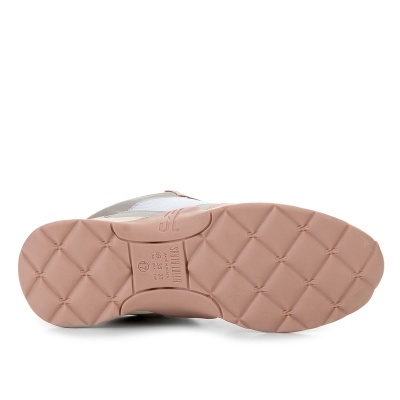 Sola de sapato cor beje acolchoada vista de baixo