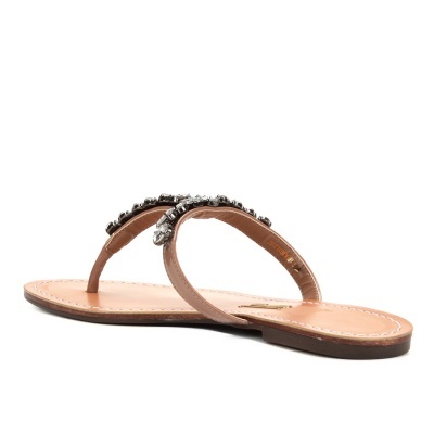 Sandália rasteira castanho claro com pedras prateadas