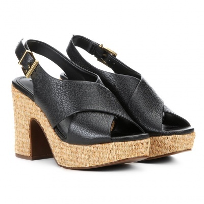 Sandálias de salto alto em pele preta e ráfia