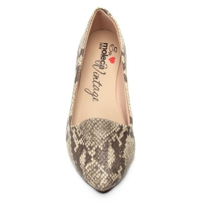 Sapatilha feminina com padrão pele de serpente e bico fino