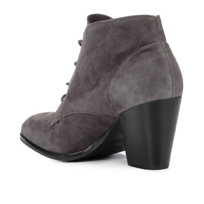 Bota de salto alto cinzenta em camurça com atacadores