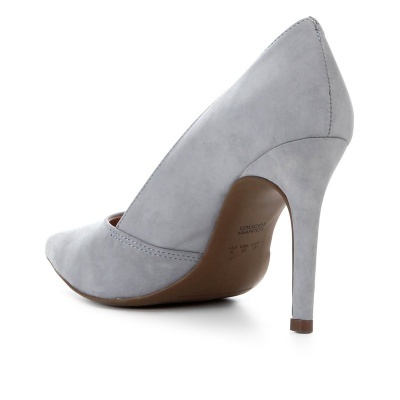 Sapato salto alto cinzento claro com sola castanha