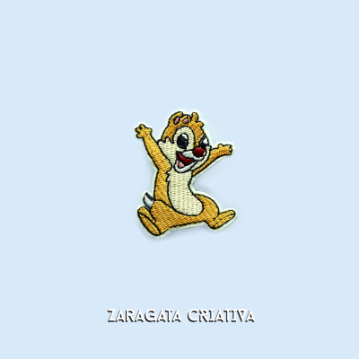 Patch bordado de personagem animado amarelo e castanho com texto 'ZARAGATA CRIATIVA'