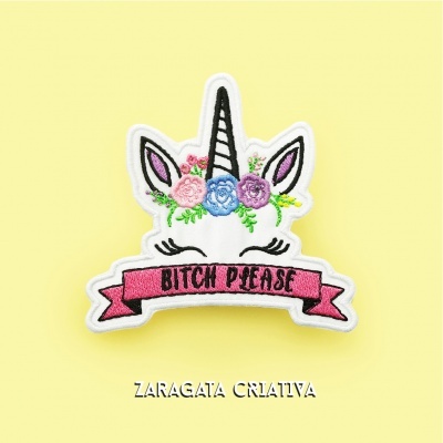 Aplicação tecido unicórnio com flores e texto BITCH PLEASE