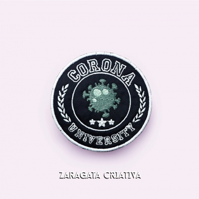 Emblema de tecido redondo Corona University preto e branco com vírus verde no centro