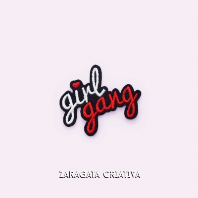 Emblema bordado texto girl gang