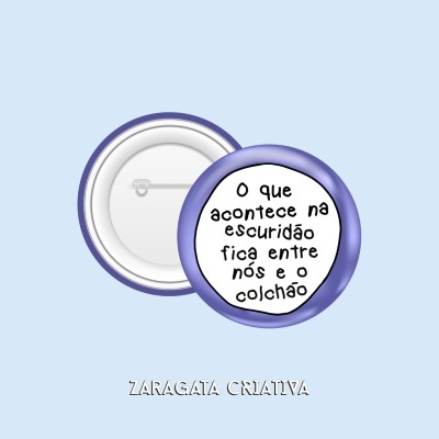 Dois botons redondos roxos com texto em português sobre fundo azul claro