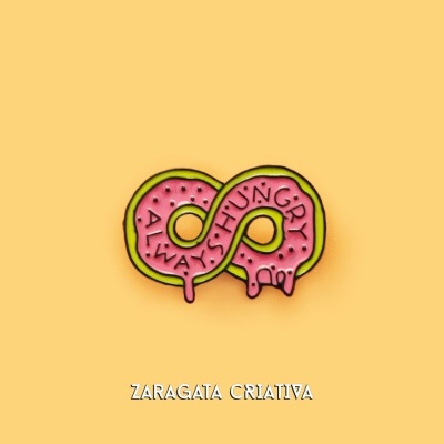 Pin em forma de 8 com glacê rosa e texto 