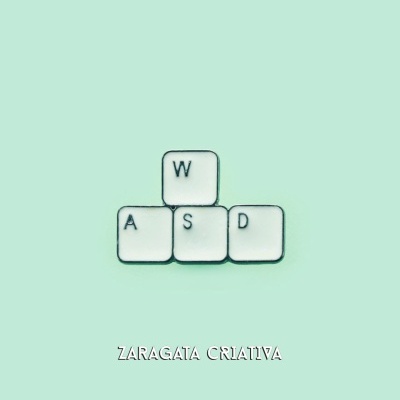 Teclas WASD brancas com letras pretas sobre fundo verde claro e texto ZARAGATA CRIATIVA.