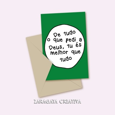 Cartão verde com mensagem religiosa em letras pretas e brancas com envelope bege