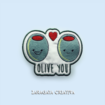 Patch bordado com design de duas azeitonas e texto 'OLIVE YOU'