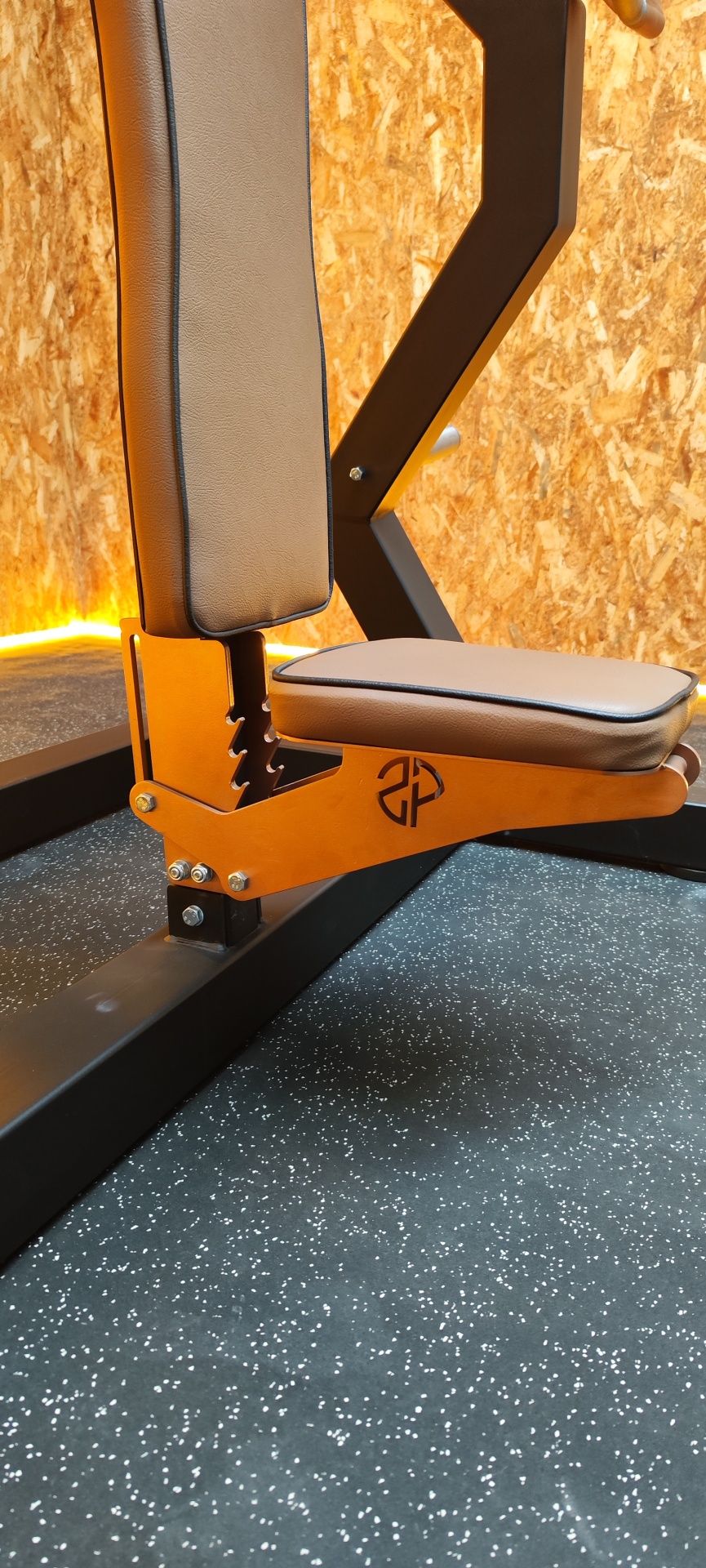 Banco de treino ajustável com assento e encosto em pele sintética castanha