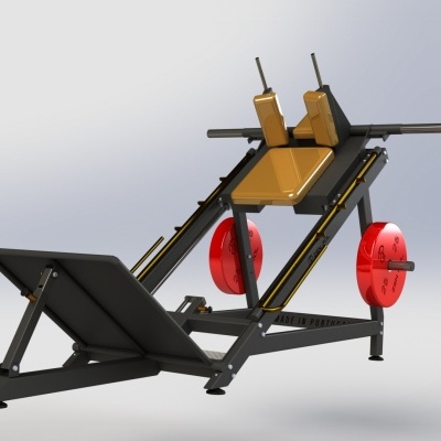 Equipamento de ginásio para pernas com almofadado castanho e discos vermelhos.