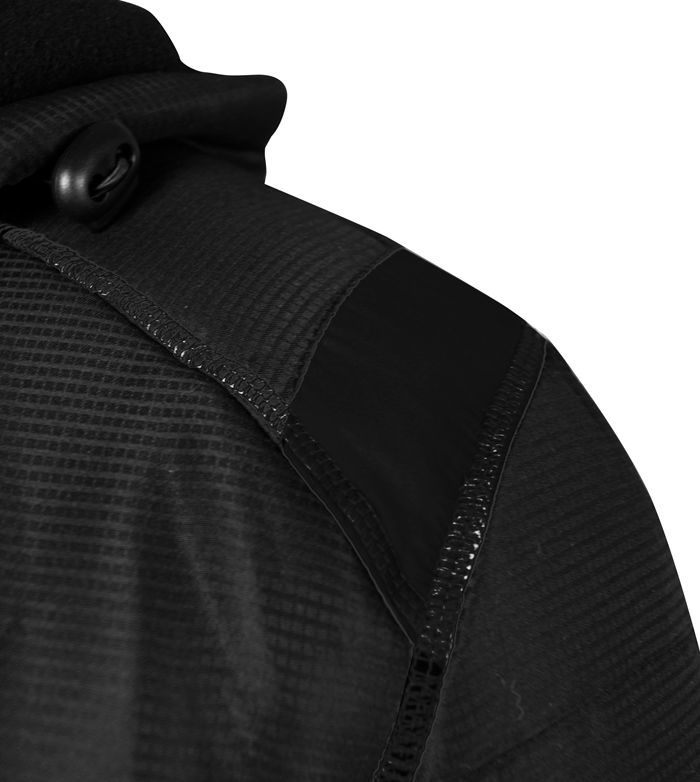 Casaco preto texturizado com bolso e botão na gola