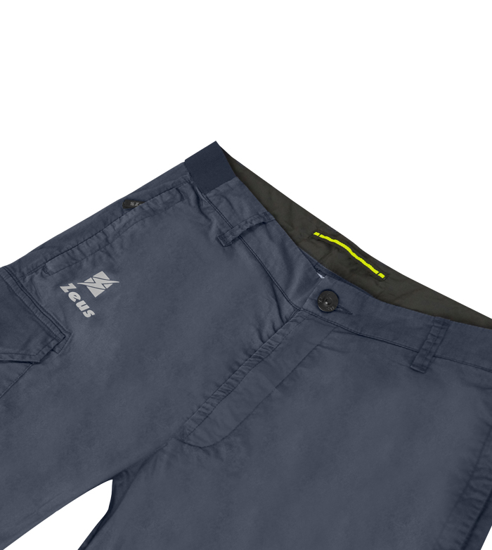 Calças azuis escuras com bolso e logotipo Zeus