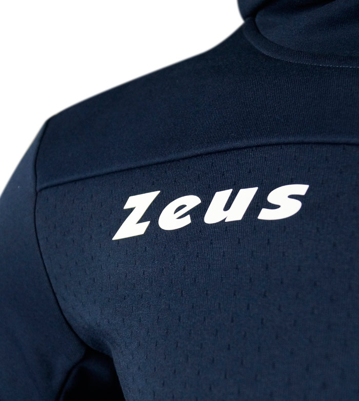 Casaco desportivo azul escuro com texto branco 'Zeus' no peito