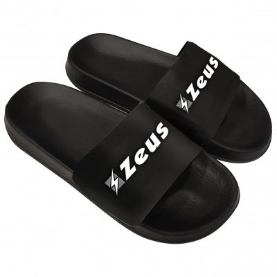 Chinelos desportivos pretos com a palavra Zeus em branco nas tiras