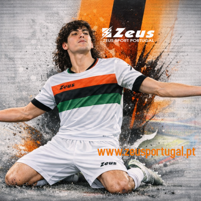 Rapaz com equipamento desportivo branco com riscas laranja, preta e verde e logotipo Zeus em fundo artístico