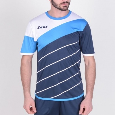 Conjunto desportivo azul claro, azul escuro e branco com padrão riscas e logótipo Zeus.