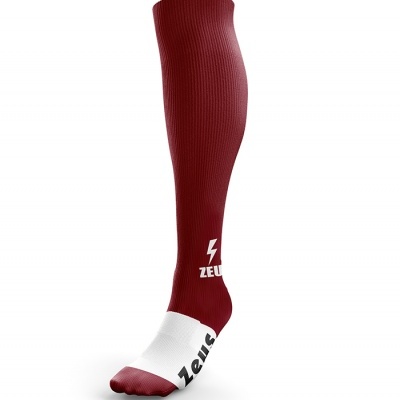 Meia desportiva vermelha e branca com texto Zeus e símbolo de raio