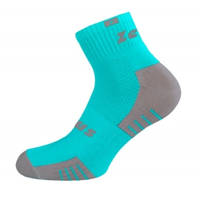 Meia desportiva azul turquesa e cinzenta com texto impresso.