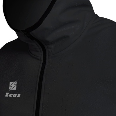 Casaco preto impermeável com capuz e logótipo Zeus