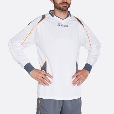 Homem a usar conjunto desportivo branco e cinzento da marca ZEUS