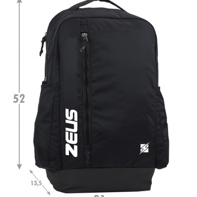 Mochila preta com fechos e logo branco ZEUS