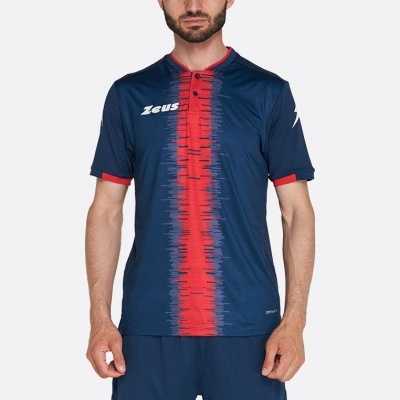 Homem com conjunto de desporto azul com faixa vermelha e marca ZEUS.