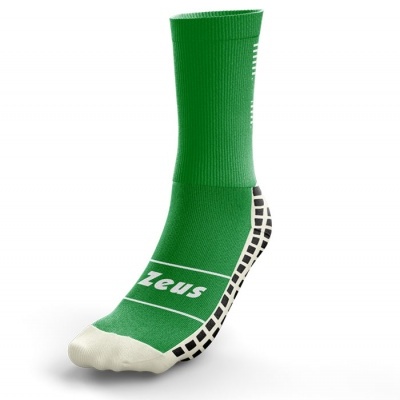 Meia desportiva verde com sola quadriculada preto e branco e texto Zeus