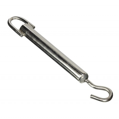 Tirante metálico prateado com ganchos e argola em fundo branco