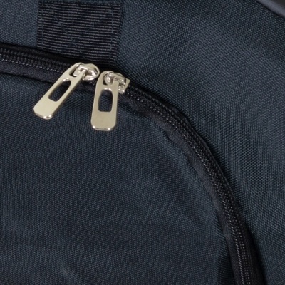 fecho de correr metálico prateado em tecido preto