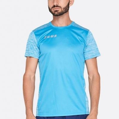 Camisola desportiva azul clara com mangas cinza claro, texto ZEUS no peito