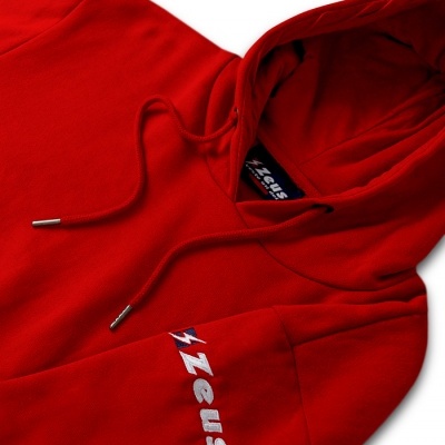 Sweatshirt vermelha com capuz, logo Zeus na manga.