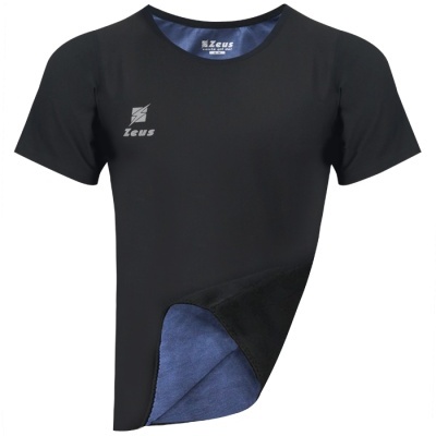 T-shirt preta com logótipo Zeus e interior azul