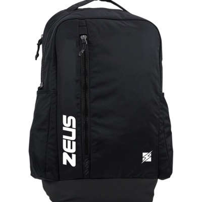 mochila preta com texto ZEUS e logótipo branco
