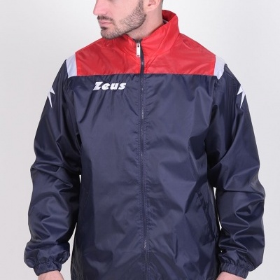 Casaco desportivo azul escuro com detalhes vermelhos e brancos