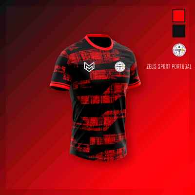 Camisola desportiva preta com padrões vermelhos e logótipos brancos