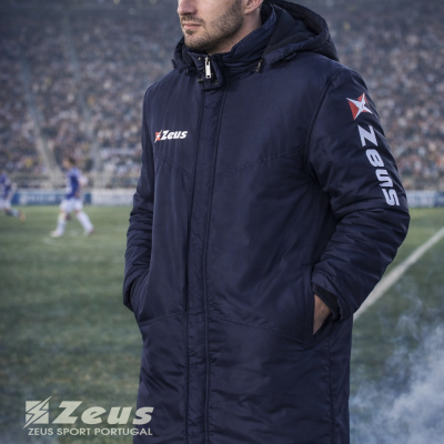 Casaco azul escuro acolchoado com logótipos Zeus e capuz