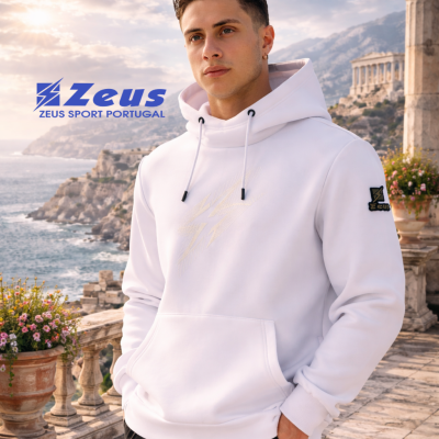 Sweatshirt branca com capuz e bolso canguru, logótipo de relâmpago e etiqueta Zeus na manga
