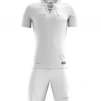 Conjunto desportivo branco com t-shirt de manga curta e calções