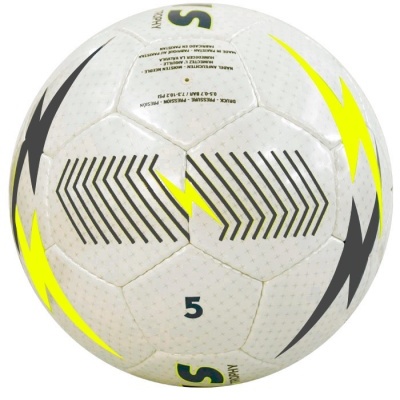 Bola de futebol branca com detalhes amarelos e pretos e número 5