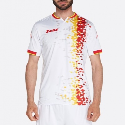 Conjunto roupa desportiva branca com padrões geométricos amarelos e vermelhos e logo Zeus.