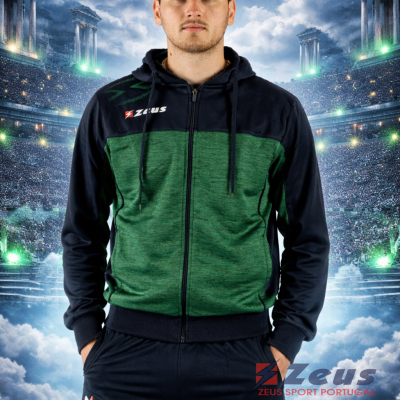 Conjunto desportivo verde e preto com logótipo Zeus
