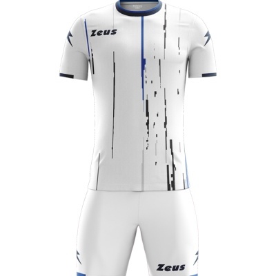 Conjunto de roupa desportiva branca com detalhes azuis e pretos e logótipo Zeus