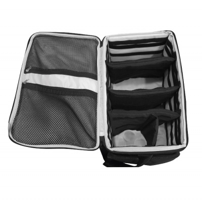 Mala de transporte aberta com divisórias internas e redes pretas