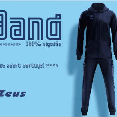 Conjunto desportivo azul escuro com casaco e calças sobre fundo azul claro com texto